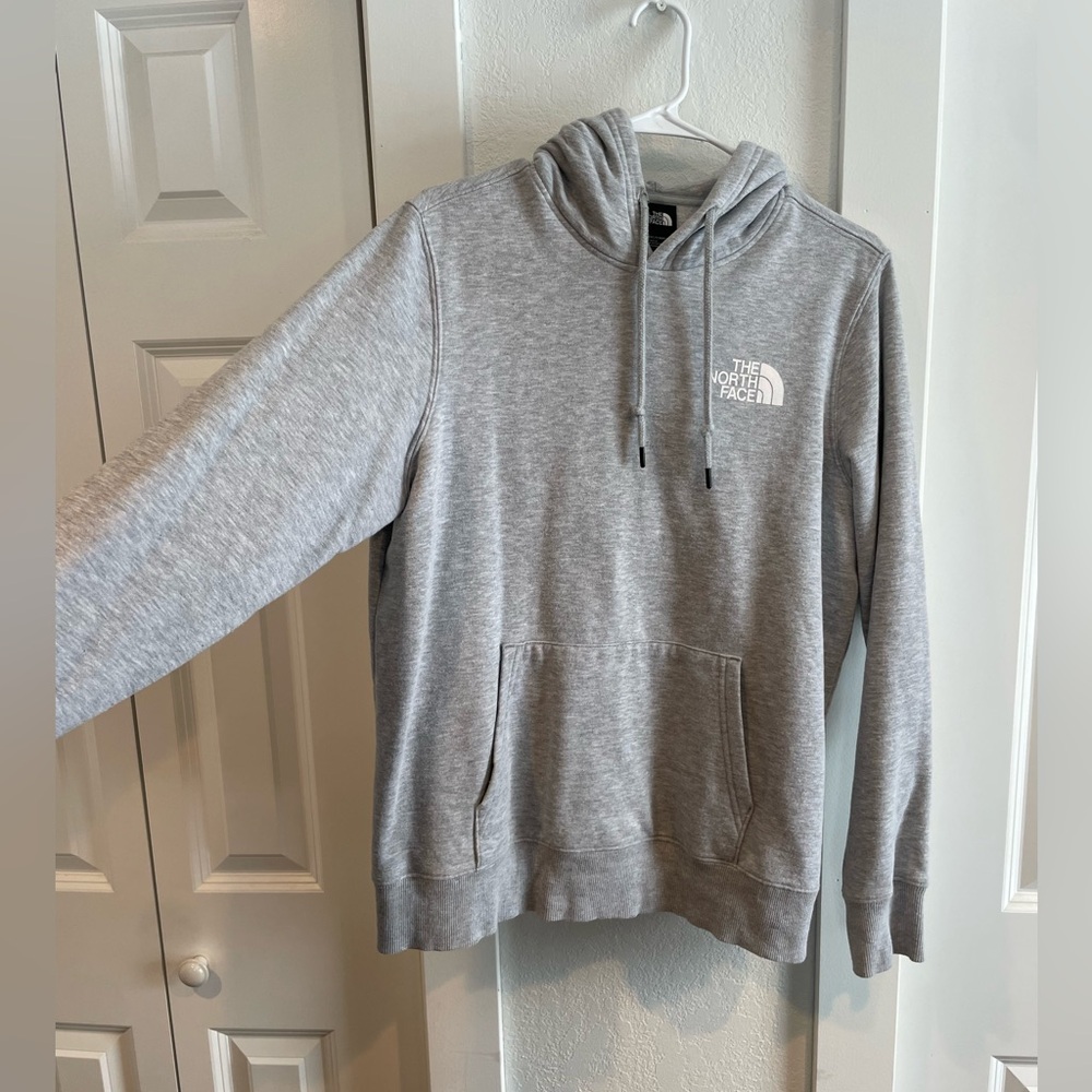 The North Face Wonen’s Light Gray Pullover Hoodie